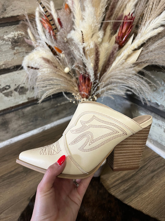 The Kiara Heeled Mule
